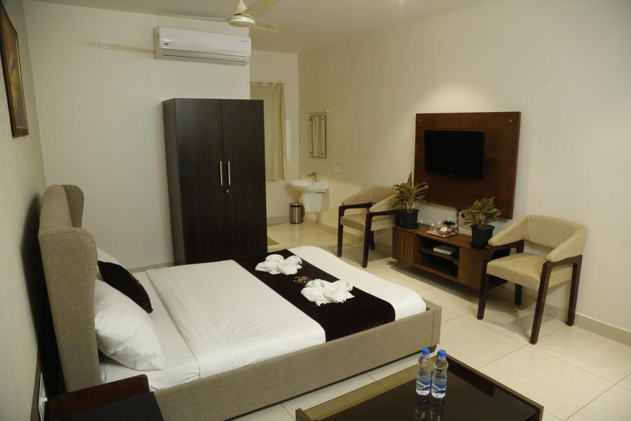 Hotel S-Inn Pālakollu Екстериор снимка