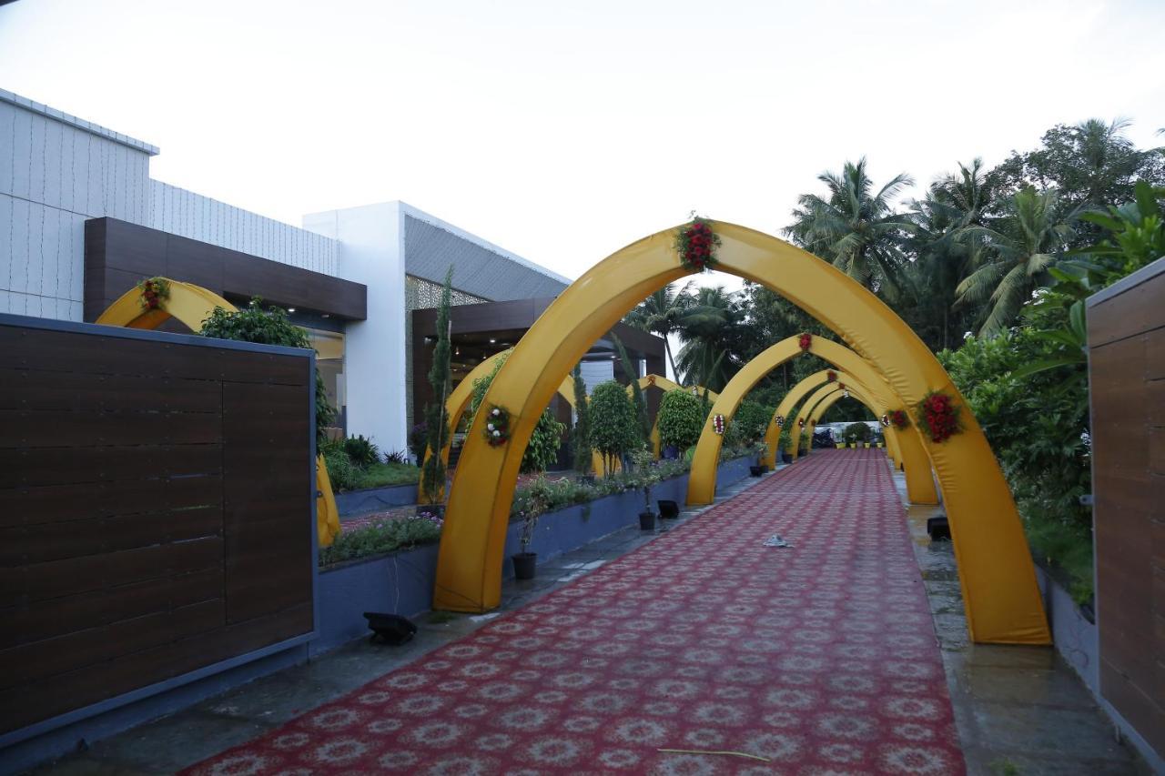 Hotel S-Inn Pālakollu Екстериор снимка