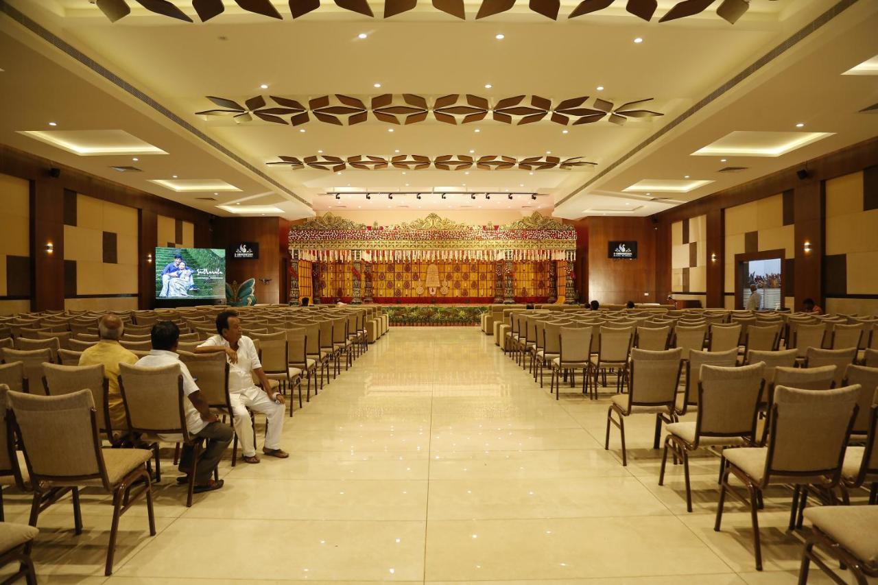 Hotel S-Inn Pālakollu Екстериор снимка